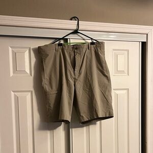 Greg Norman Collection Men's Khaki Flat Front Shorts